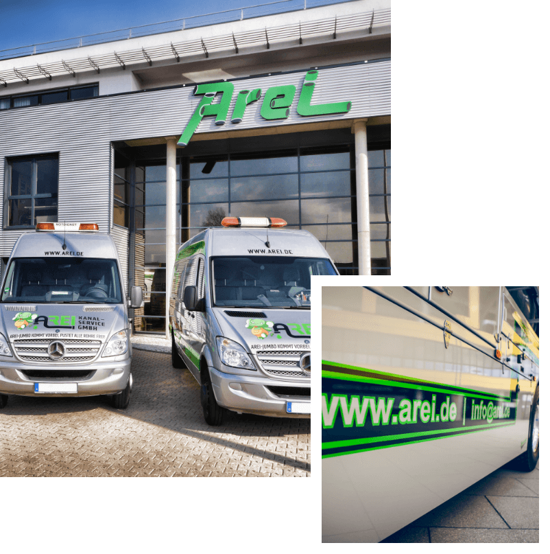 Firmenwagen stehen vor Areigebäude